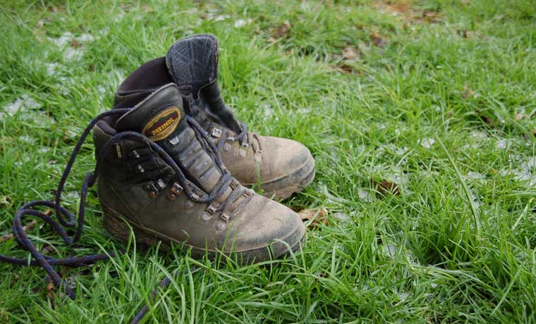 Meindl Bhutan Walking boots on grass