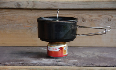 Cooking pot on soda can stove