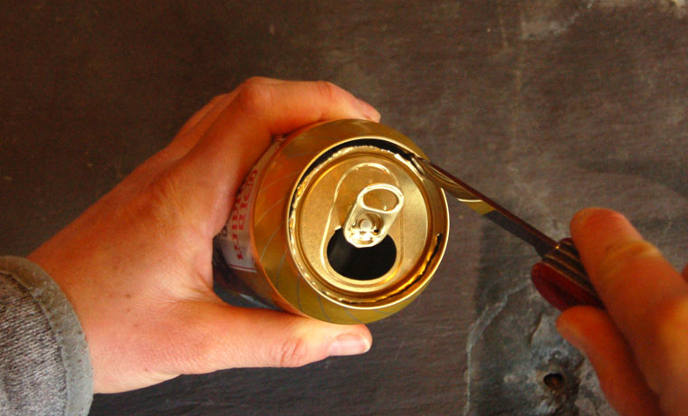 Cutting lid out of soda can