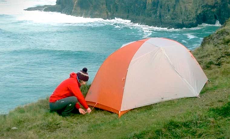 Securing a tent with pegs