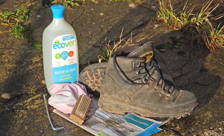 Boot cleaning kit