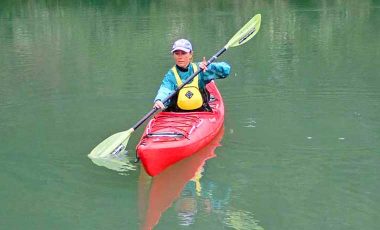 How to paddle a kayak