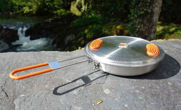 Review of GSI Outdoors Camping Kitchen - Steel 20 Inch Skillet - GSI35RV  Video