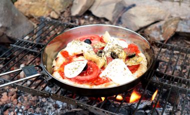 Cooking Campfire pizza
