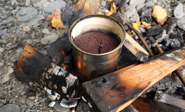 Campfire cake in a can