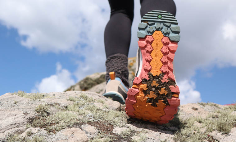 Trail shoe sole