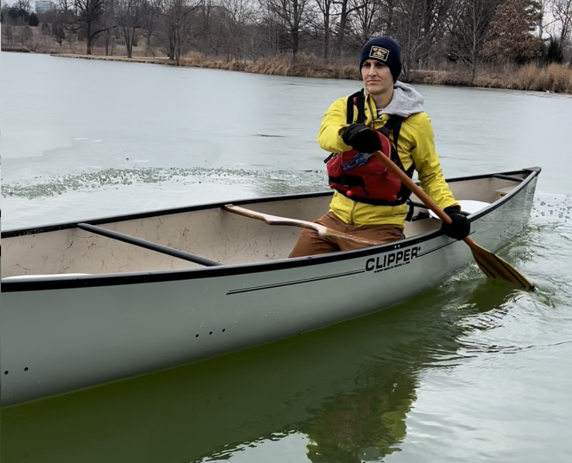 Forward paddling in a canoe 3