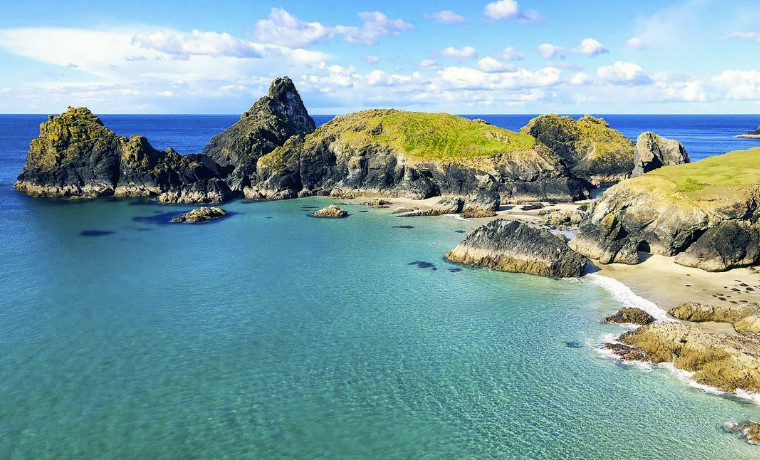 18 Best Beaches in Cornwall for Perfect Holidays - Cool of the Wild