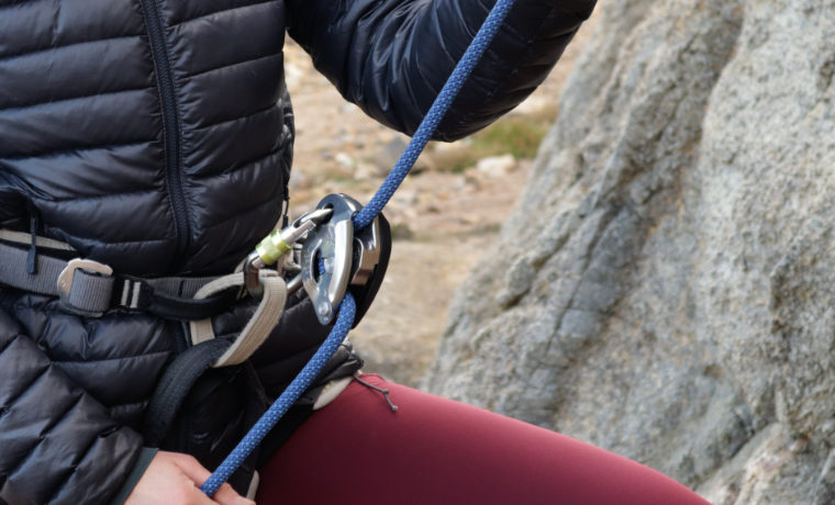 Setting up a grigri for climbing 