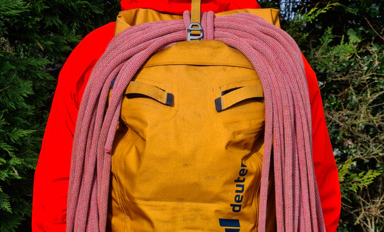 Backpack carrying climbing rope